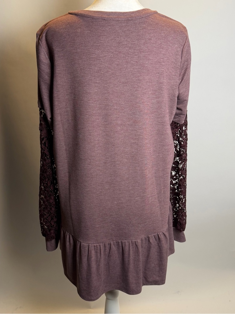 Women’s Lace-Sleeve Peplum Tunic in Mauve - Picture 3 of 11
